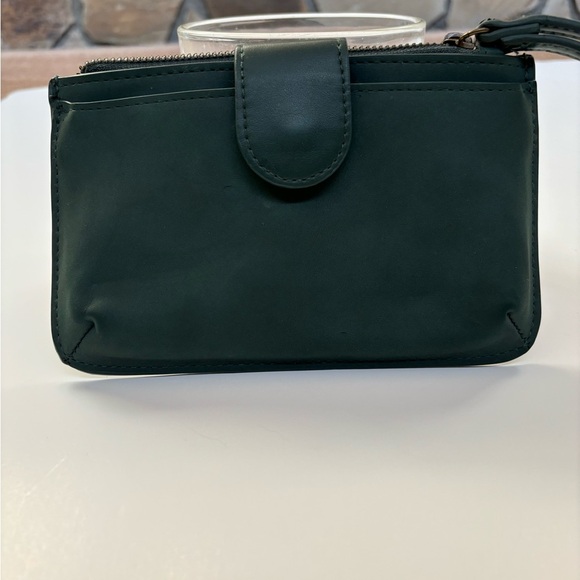 Universal Thread wristlet Green - Picture 1 of 5